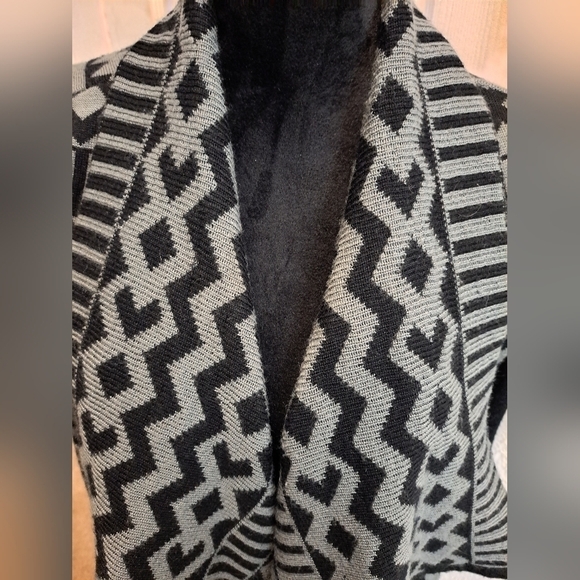 Sisters Assymetrical Tribal Print Open Cardigan   Size L - Picture 2 of 9